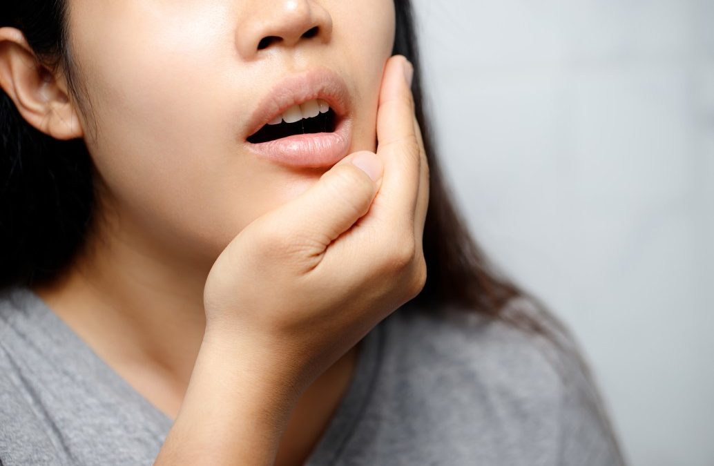 Why Do My Teeth Hurt? — 15 Possible Causes of Your Tooth Pain - University  General Dentists